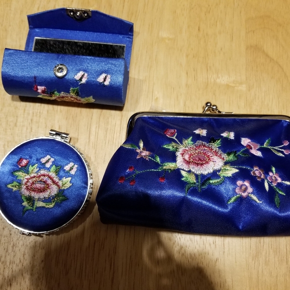 2 for $30. 4 piece coin purse set - Picture 2 of 10